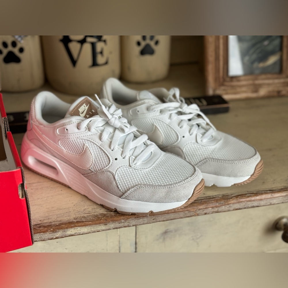 NEW WITH BOX Women’s Nike Air Max SC Size 9.5!